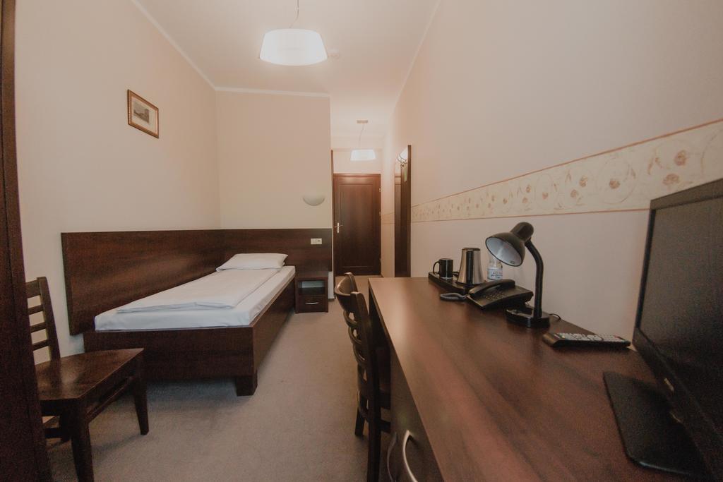 גיז'יצקו Hotel Cesarski - Kaiserhof מראה חיצוני תמונה