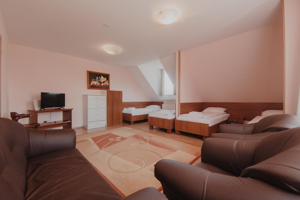 גיז'יצקו Hotel Cesarski - Kaiserhof מראה חיצוני תמונה
