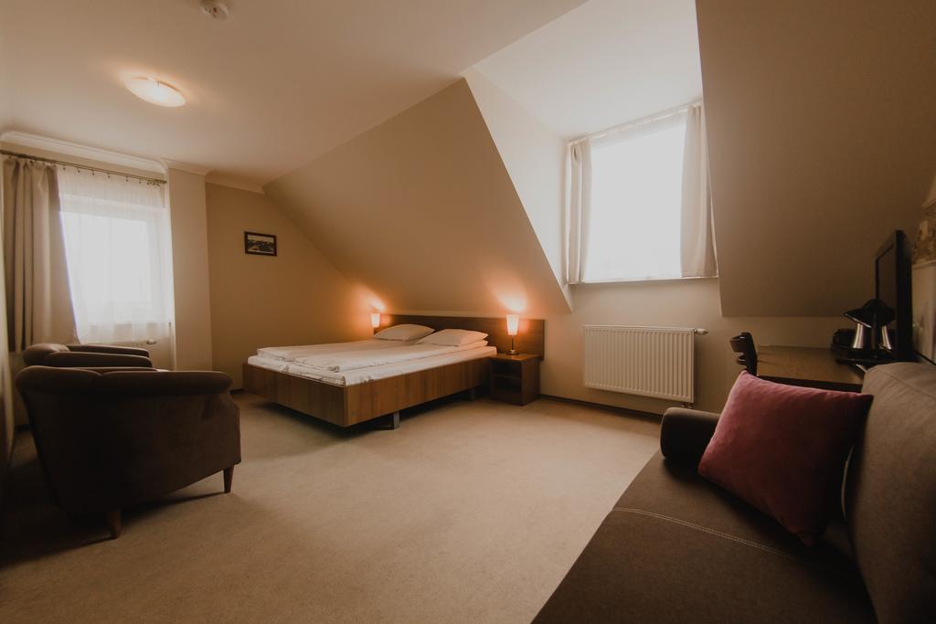 גיז'יצקו Hotel Cesarski - Kaiserhof מראה חיצוני תמונה