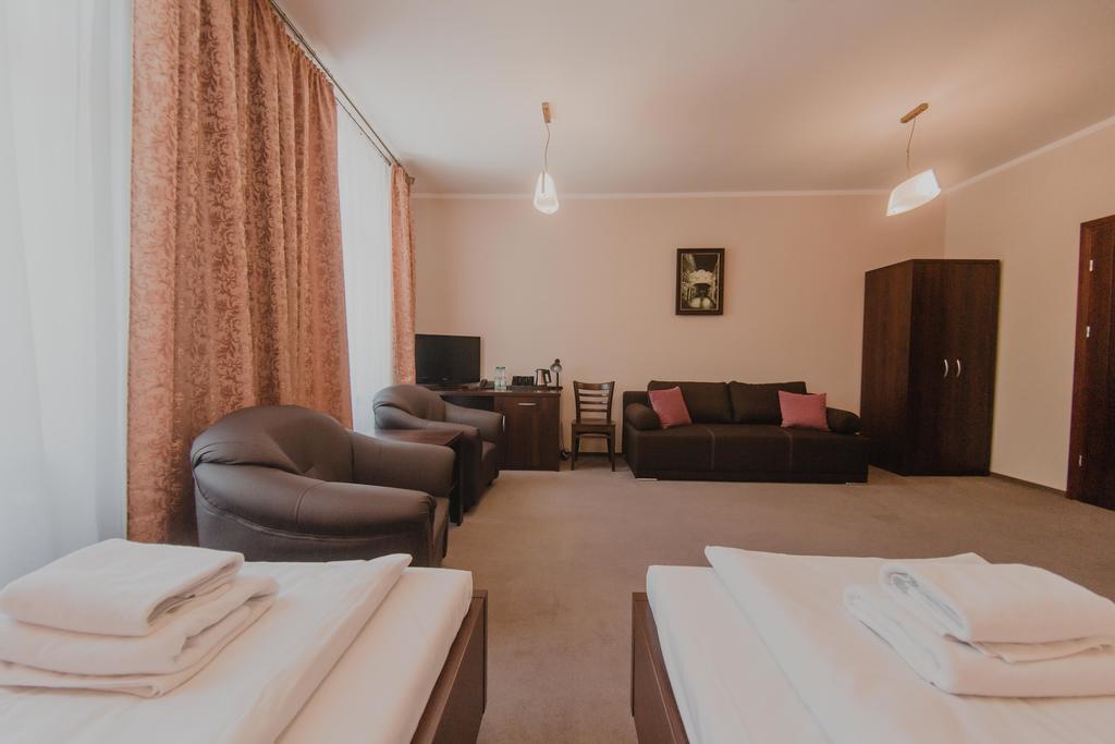 גיז'יצקו Hotel Cesarski - Kaiserhof מראה חיצוני תמונה