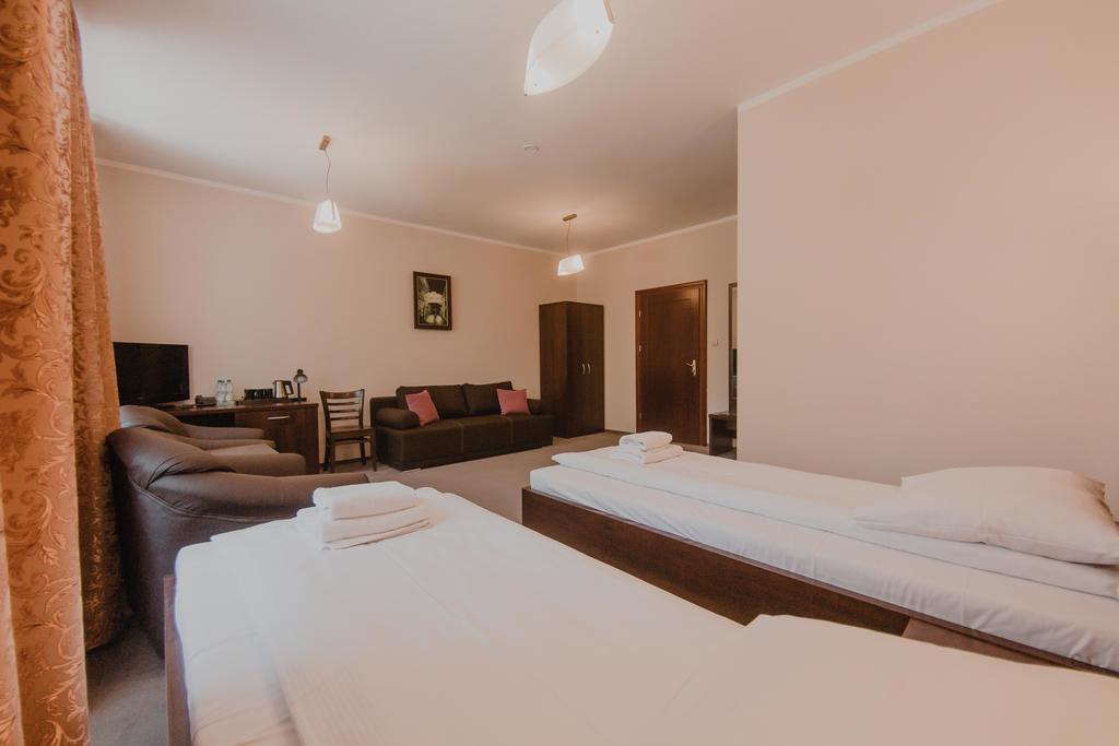 גיז'יצקו Hotel Cesarski - Kaiserhof מראה חיצוני תמונה