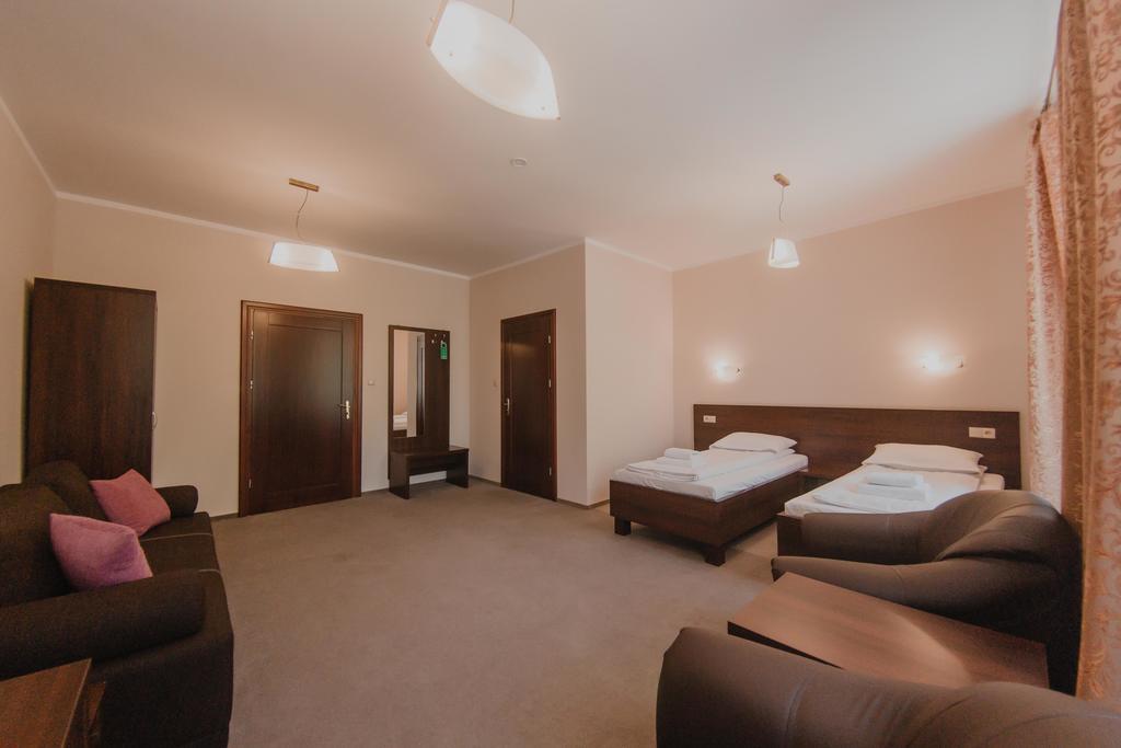גיז'יצקו Hotel Cesarski - Kaiserhof מראה חיצוני תמונה