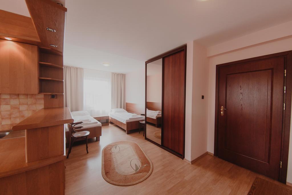 גיז'יצקו Hotel Cesarski - Kaiserhof מראה חיצוני תמונה