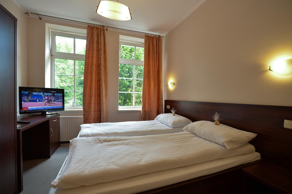 גיז'יצקו Hotel Cesarski - Kaiserhof חדר תמונה